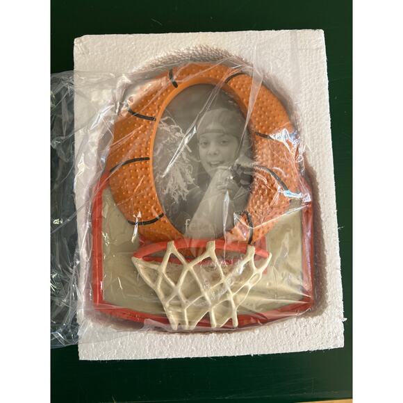 CHILDRENS FETCO TABLETOP OVAL BASKETBALL 4X6 RESIN PICTURE FRAME NIB 2003 - Picture 2 of 9